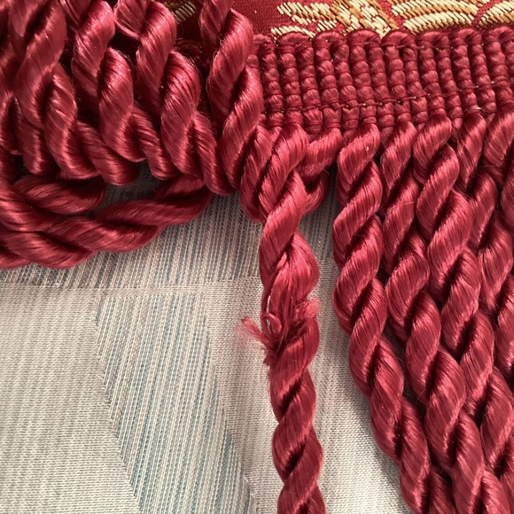 Fringed Table Runner - Picture 10 of 11